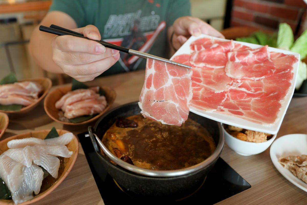 桃園吃到飽火鍋推薦! 肉多多火鍋(桃園中華店) 70多種自助吧吃到飽只要268元,期間限定全台全天候不限時! 輕量級套餐299元起,CP值超高!(西門店.淡水店例假日除外,湯底.服務費另計) - 第20張圖 桃園吃到飽火鍋推薦! 肉多多火鍋(桃園中華店) 70多種自助吧吃到飽只要268元,期間限定全台全天候不限時! 輕量級套餐299元起,CP值超高!(西門店.淡水店例假日除外,湯底.服務費另計)