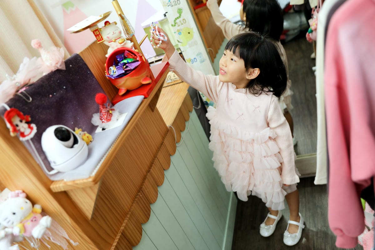 台北實體童裝店推薦! 童衣窩.兒童服飾專賣店 2026過年治裝就來這~氣質洋裝.毛呢大衣.可愛背心.韓風外套 - 第13張圖 台北實體童裝店推薦! 童衣窩.兒童服飾專賣店 2026過年治裝就來這~氣質洋裝.毛呢大衣.可愛背心.韓風外套