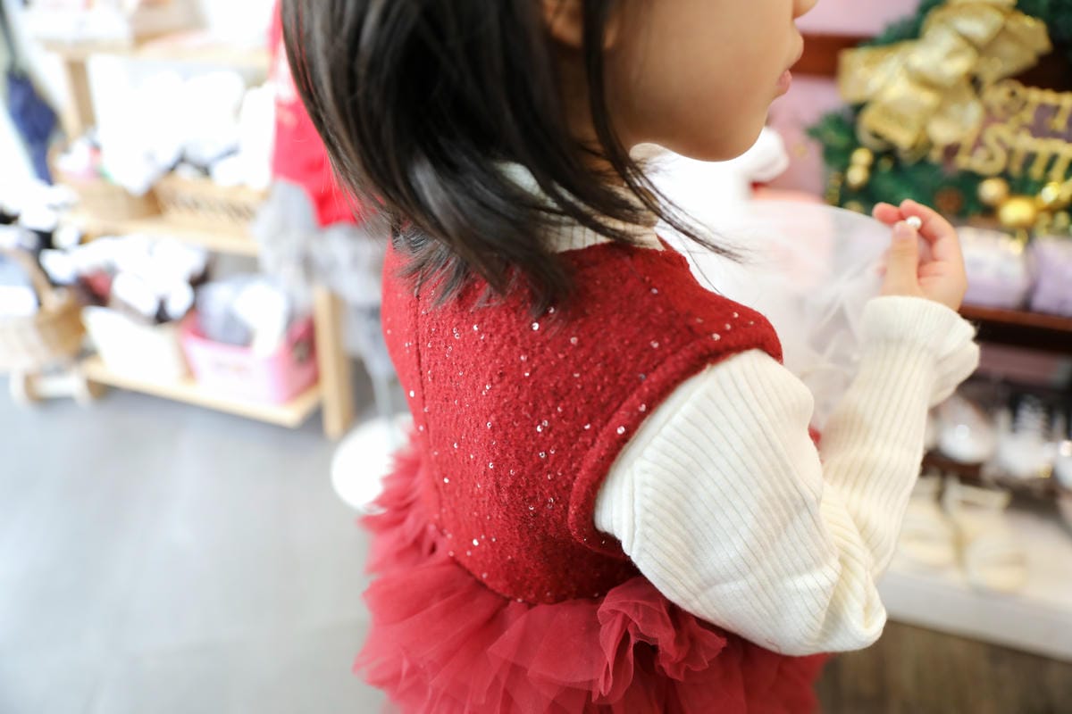 台北實體童裝店推薦! 童衣窩.兒童服飾專賣店 2026過年治裝就來這~氣質洋裝.毛呢大衣.可愛背心.韓風外套 - 第15張圖 台北實體童裝店推薦! 童衣窩.兒童服飾專賣店 2026過年治裝就來這~氣質洋裝.毛呢大衣.可愛背心.韓風外套