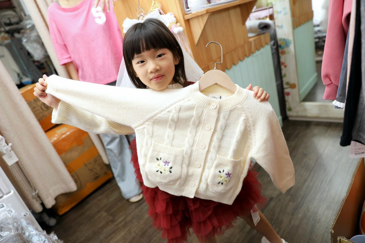 台北實體童裝店推薦! 童衣窩.兒童服飾專賣店 2026過年治裝就來這~氣質洋裝.毛呢大衣.可愛背心.韓風外套 - 第27張圖 台北實體童裝店推薦! 童衣窩.兒童服飾專賣店 2026過年治裝就來這~氣質洋裝.毛呢大衣.可愛背心.韓風外套