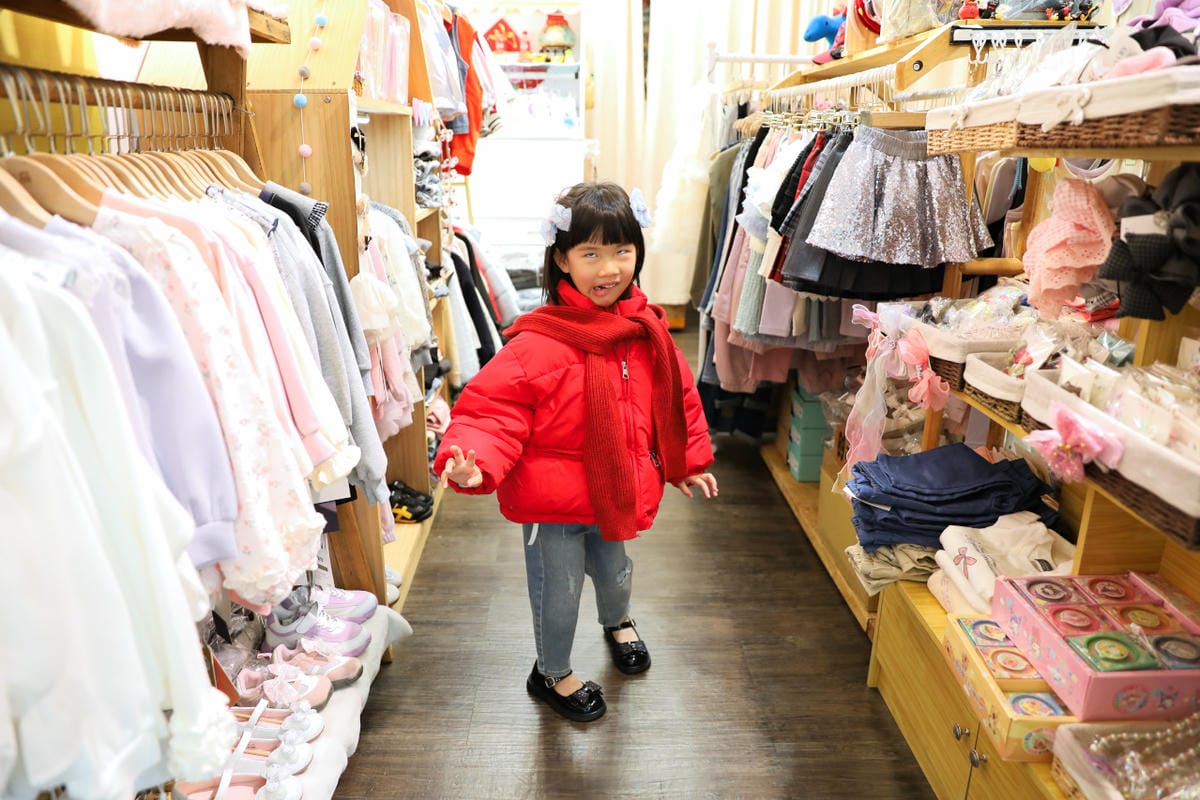 台北實體童裝店推薦! 童衣窩.兒童服飾專賣店 2026過年治裝就來這~氣質洋裝.毛呢大衣.可愛背心.韓風外套 - 第37張圖 台北實體童裝店推薦! 童衣窩.兒童服飾專賣店 2026過年治裝就來這~氣質洋裝.毛呢大衣.可愛背心.韓風外套