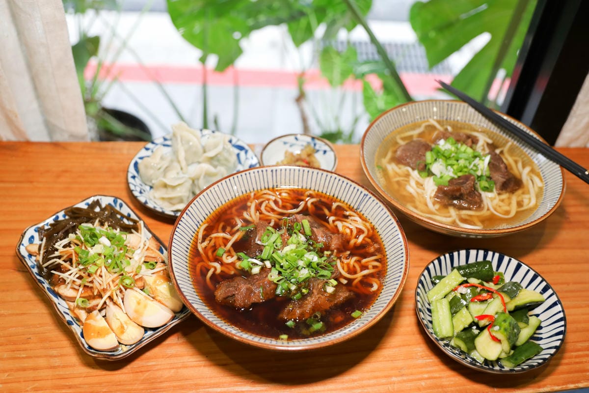 東館牛肉麵 牛頰肉膠質滿滿超軟嫩大滿足! 紅燒清燉手工水餃通通有 南京復興站台北牛肉麵推薦!