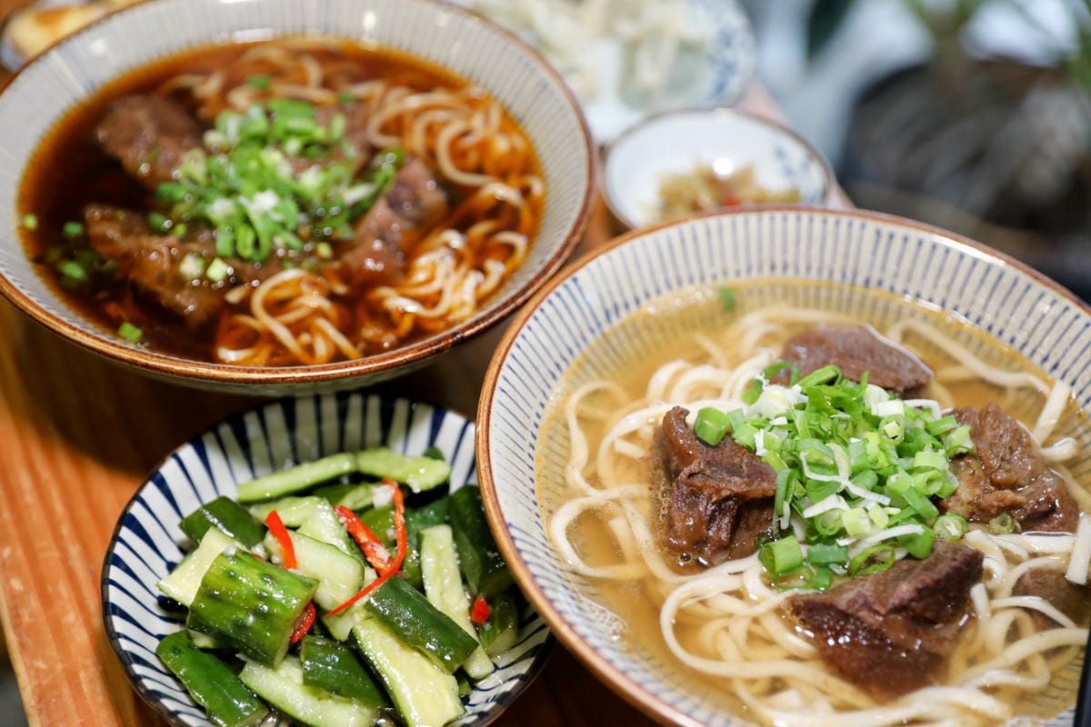 東館牛肉麵 牛頰肉膠質滿滿超軟嫩大滿足! 紅燒清燉手工水餃通通有 南京復興站台北牛肉麵推薦!