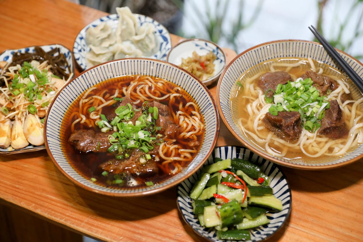 東館牛肉麵 牛頰肉膠質滿滿超軟嫩大滿足! 紅燒清燉手工水餃通通有 南京復興站台北牛肉麵推薦!