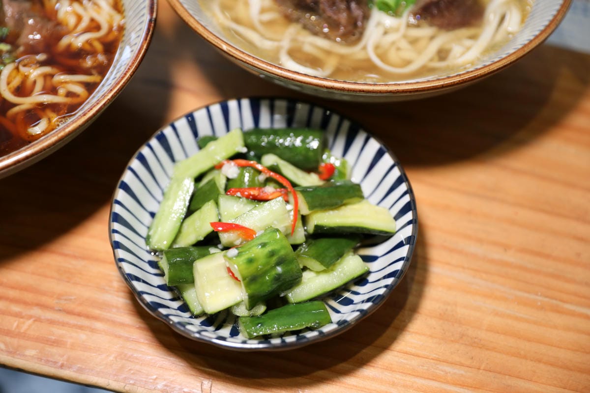 東館牛肉麵 牛頰肉膠質滿滿超軟嫩大滿足! 紅燒清燉手工水餃通通有 南京復興站台北牛肉麵推薦!