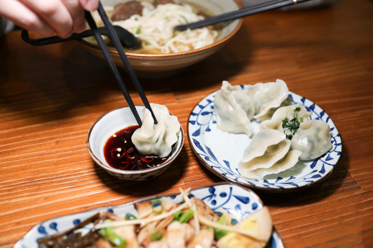東館牛肉麵 牛頰肉膠質滿滿超軟嫩大滿足! 紅燒清燉手工水餃通通有 南京復興站台北牛肉麵推薦!