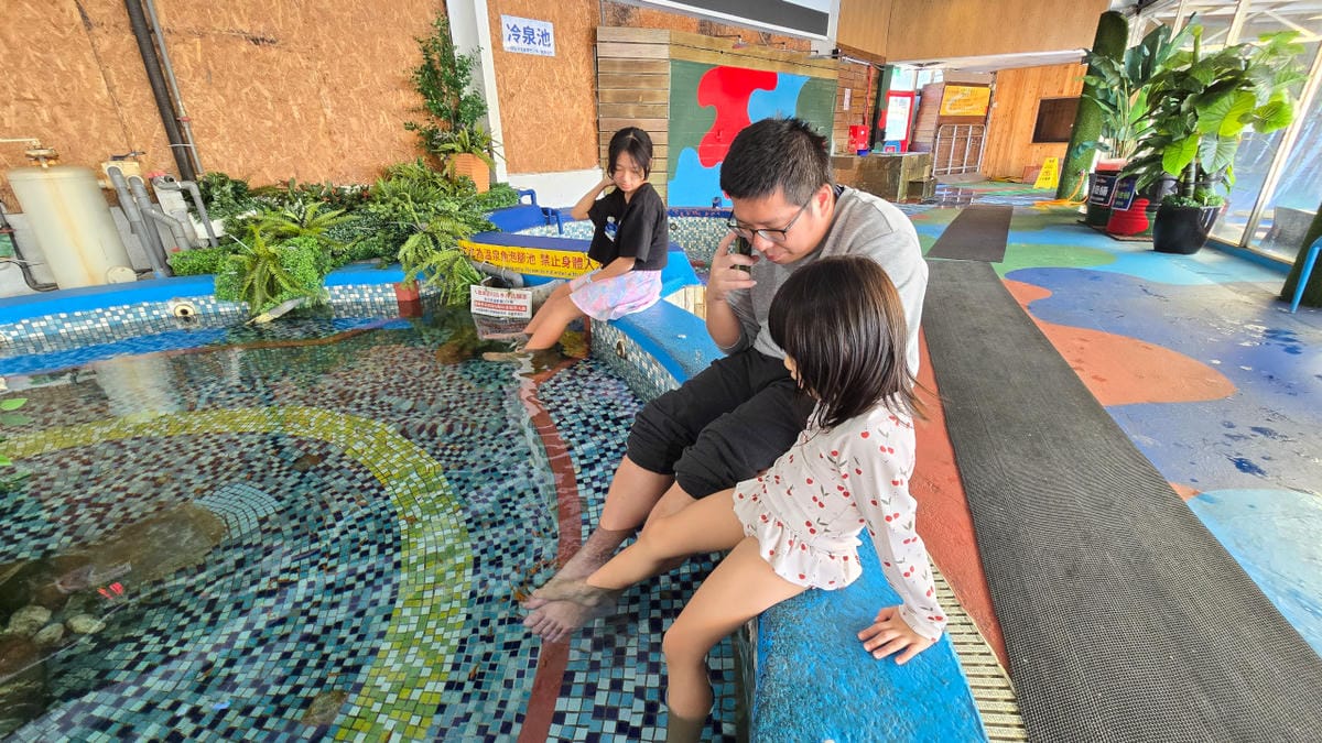 大新店游泳池假日期間限定 2026萌兔冬季氣墊樂園 氣墊.溫泉魚.泡湯.三溫暖,150元一票暢玩不限時