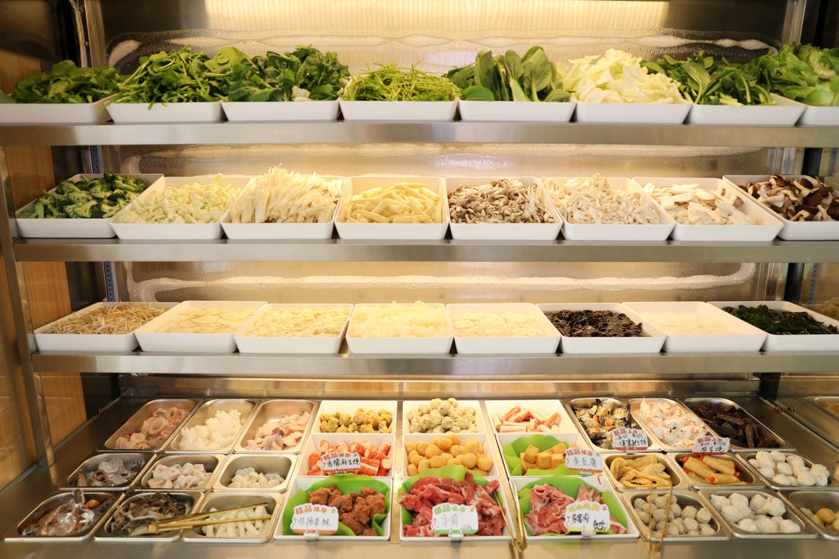 台北麻辣燙推薦! 小谷姐姐 麻辣拌・麻辣燙・鐵板香鍋 自由選菜.白飯免費續 小資族的最愛!