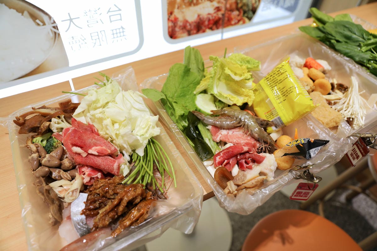 台北麻辣燙推薦! 小谷姐姐 麻辣拌・麻辣燙・鐵板香鍋 自由選菜.白飯免費續 小資族的最愛!