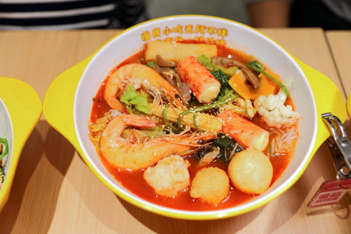 台北麻辣燙推薦! 小谷姐姐 麻辣拌・麻辣燙・鐵板香鍋 自由選菜.白飯免費續 小資族的最愛!