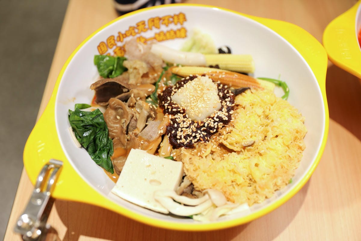 台北麻辣燙推薦! 小谷姐姐 麻辣拌・麻辣燙・鐵板香鍋 自由選菜.白飯免費續 小資族的最愛!