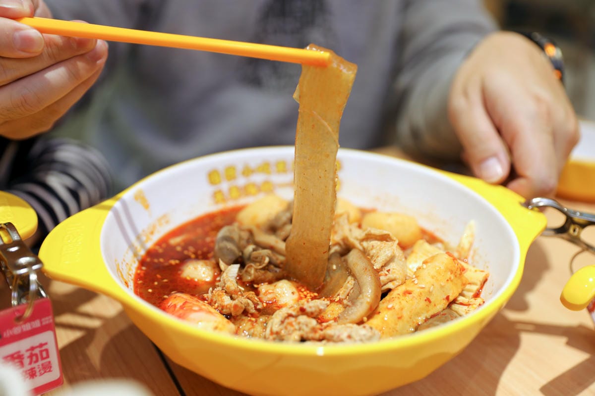 台北麻辣燙推薦! 小谷姐姐 麻辣拌・麻辣燙・鐵板香鍋 自由選菜.白飯免費續 小資族的最愛!