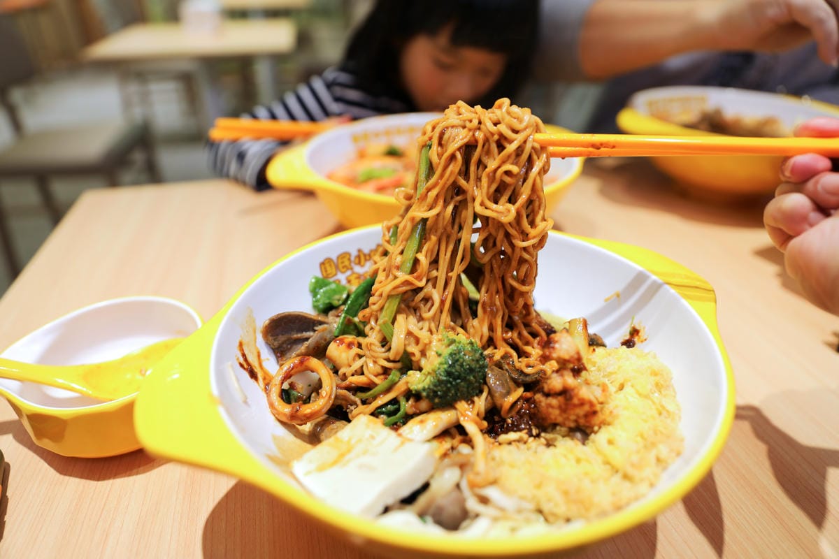 台北麻辣燙推薦! 小谷姐姐 麻辣拌・麻辣燙・鐵板香鍋 自由選菜.白飯免費續 小資族的最愛!