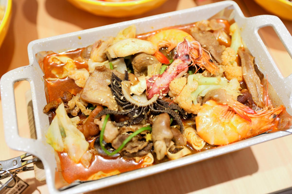 台北麻辣燙推薦! 小谷姐姐 麻辣拌・麻辣燙・鐵板香鍋 自由選菜.白飯免費續 小資族的最愛!