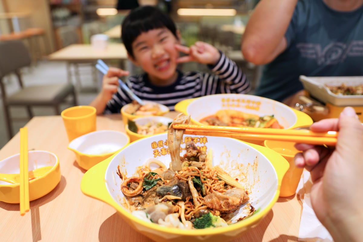 台北麻辣燙推薦! 小谷姐姐 麻辣拌・麻辣燙・鐵板香鍋 自由選菜.白飯免費續 小資族的最愛!