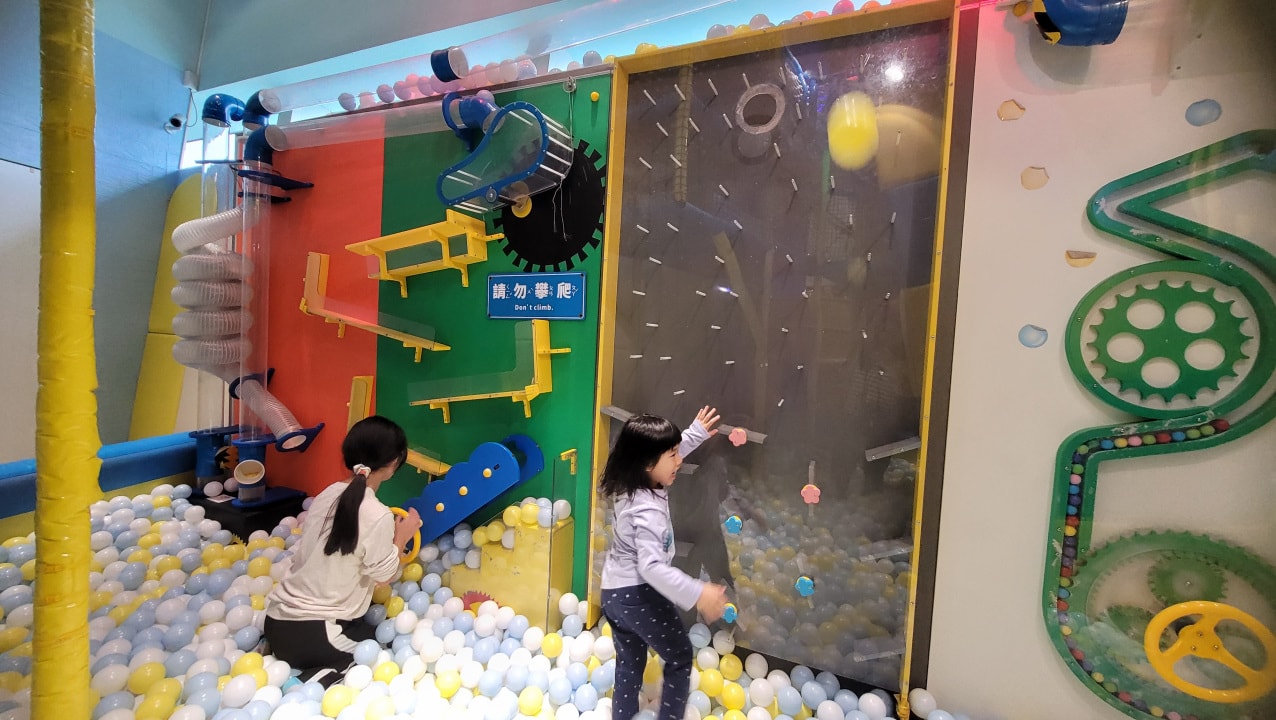 極致放電型的台北室內兒童遊樂場推薦! 爬爬客親子樂園(南港中信店) 全日暢玩只要299 - 第14張圖 極致放電型的台北室內兒童遊樂場推薦! 爬爬客親子樂園(南港中信店) 全日暢玩只要299
