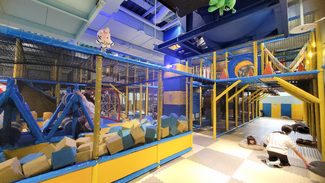 極致放電型的台北室內兒童遊樂場推薦! 爬爬客親子樂園(南港中信店) 全日暢玩只要299 - 第16張圖 極致放電型的台北室內兒童遊樂場推薦! 爬爬客親子樂園(南港中信店) 全日暢玩只要299