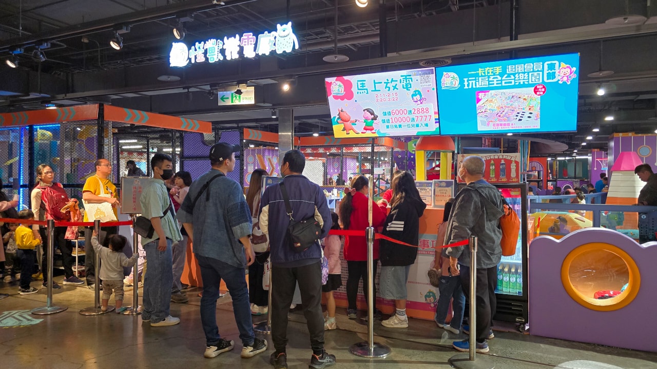 台南最新兒童室內遊樂園推薦! 新光三越小西門B2 追風奇幻島 怪獸發電廠 挑戰性十足的高空繩索+攀岩 親子票一大一小199超划算