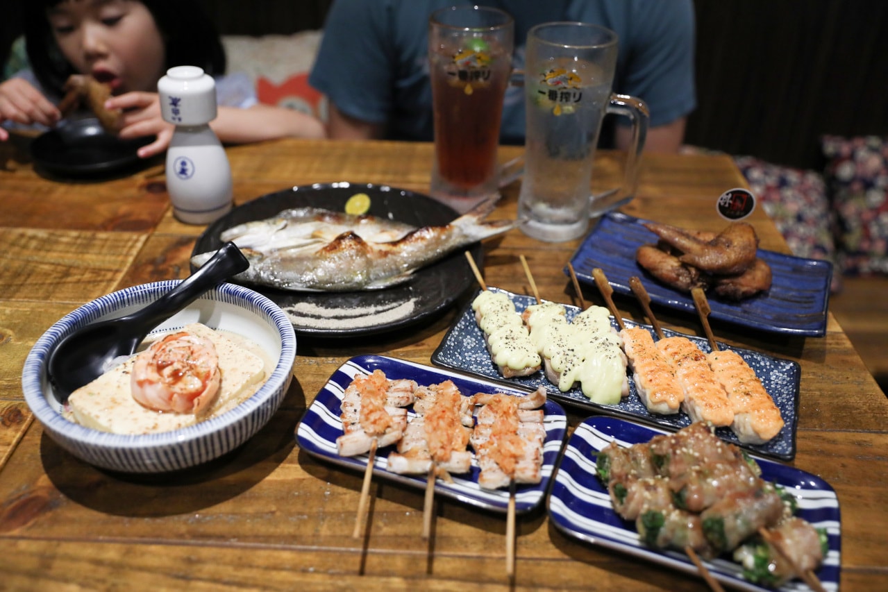 台北信義區日式居酒屋推薦! 激安の食事酒場(市府二號店)平價串燒+酒水無限暢飲,聚餐好地方~ - 第1張圖 台北信義區日式居酒屋推薦! 激安の食事酒場(市府二號店)平價串燒+酒水無限暢飲,聚餐好地方~