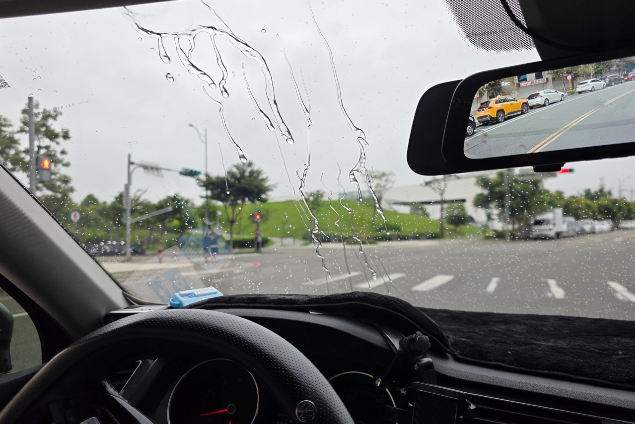 SOFT99  gla’co 洗車前用免雨刷.撥水油膜去除劑 持久撥水,雨天開車視線清晰大幅提升安全性