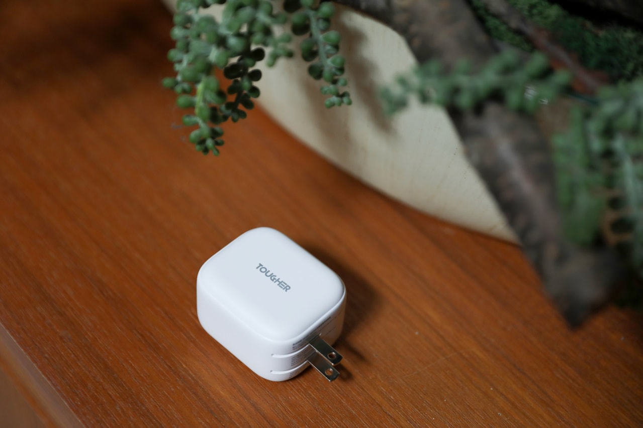 TOUGHER Gan 35W伸縮線電源供應器 自帶隱藏式 Type-C 伸縮拉線 輕巧便攜,旅用充電器推薦!