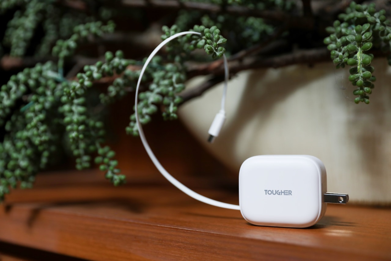 TOUGHER Gan 35W伸縮線電源供應器 自帶隱藏式 Type-C 伸縮拉線 輕巧便攜,旅用充電器推薦!