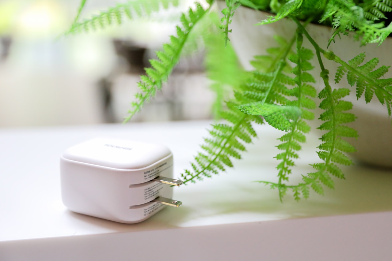TOUGHER Gan 35W伸縮線電源供應器 自帶隱藏式 Type-C 伸縮拉線 輕巧便攜,旅用充電器推薦!