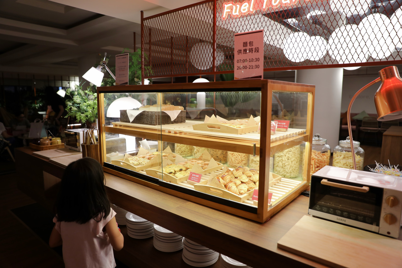 帶孩子來場暑假儀式感!鄰近一中街全新開幕台中丰森飯店 浴缸房型與免費供應麵包、泡麵 - 第24張圖 帶孩子來場暑假儀式感!鄰近一中街全新開幕台中丰森飯店 浴缸房型與免費供應麵包、泡麵