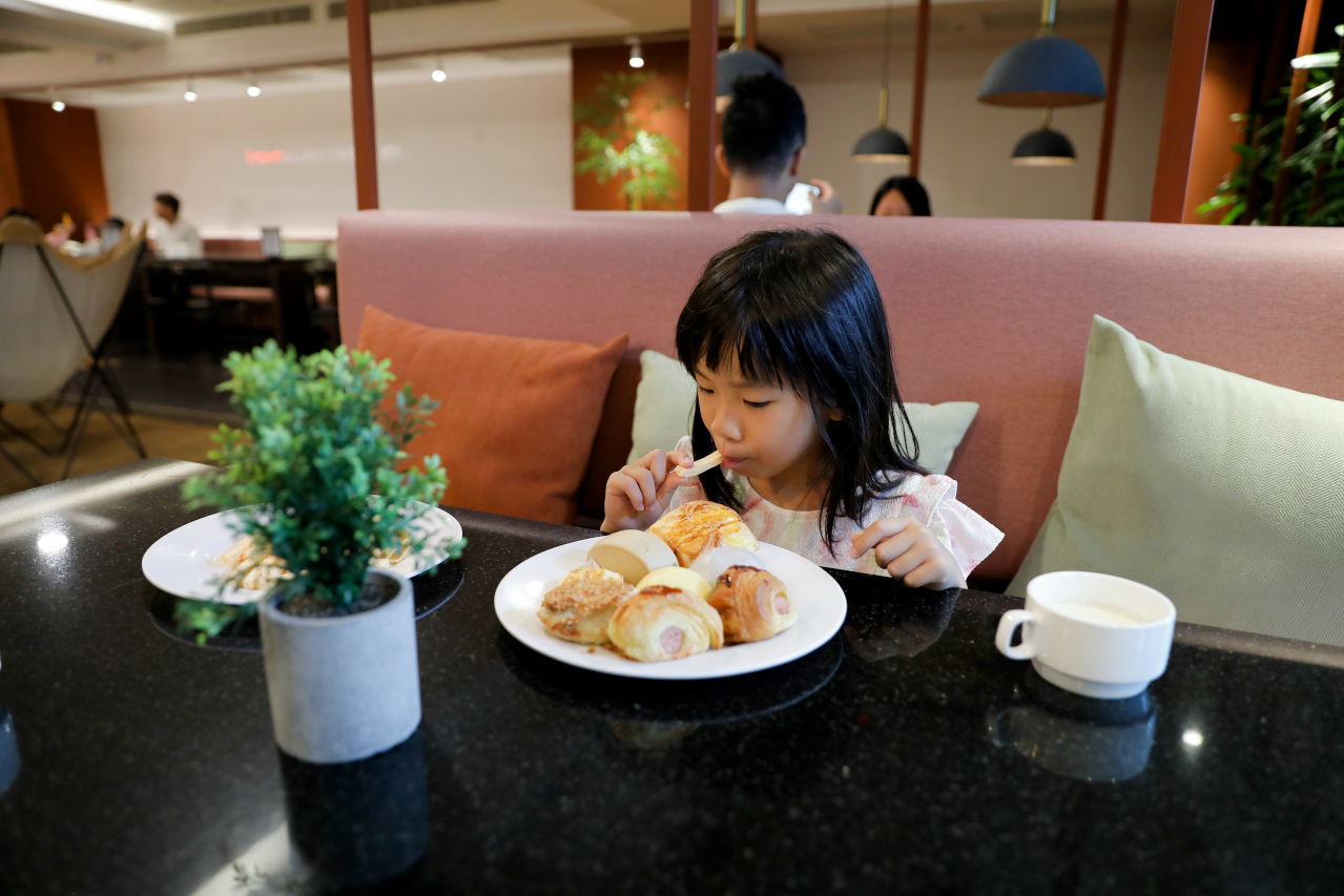 帶孩子來場暑假儀式感!鄰近一中街全新開幕台中丰森飯店 浴缸房型與免費供應麵包、泡麵 - 第28張圖 帶孩子來場暑假儀式感!鄰近一中街全新開幕台中丰森飯店 浴缸房型與免費供應麵包、泡麵