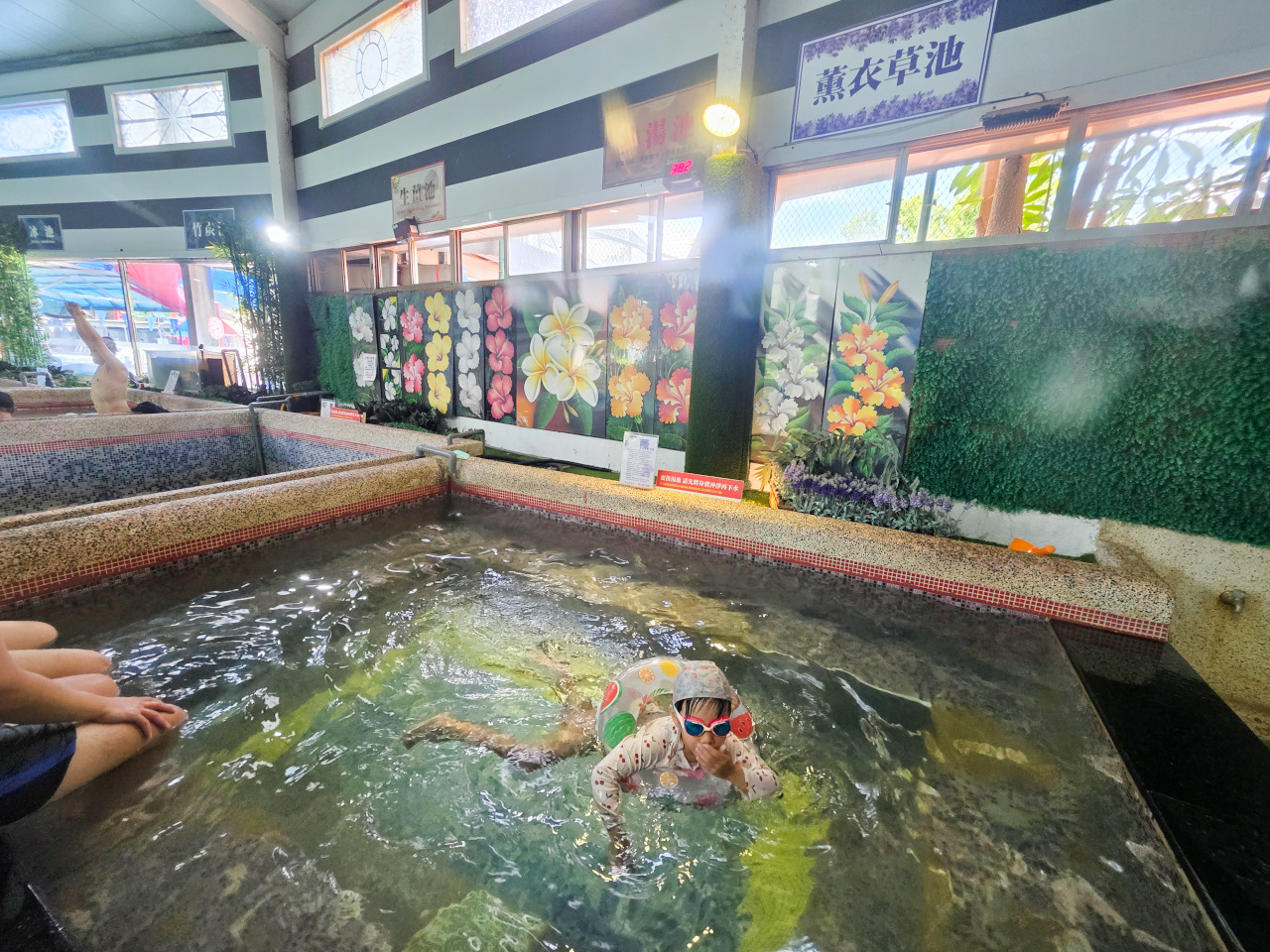 大新店游泳池 110元暢玩室內外游泳池、高空滑水道、SPA水療池、溫泉魚池超狂全攻略 - 第15張圖 大新店游泳池 110元暢玩室內外游泳池、高空滑水道、SPA水療池、溫泉魚池超狂全攻略