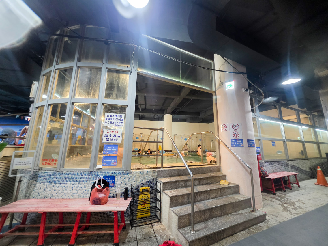 新北蘆洲親子玩水放電推薦! 樂飛翔親子運動樂園 室內溫水泳池.SPA按摩.滑水道 - 第14張圖 新北蘆洲親子玩水放電推薦! 樂飛翔親子運動樂園 室內溫水泳池.SPA按摩.滑水道