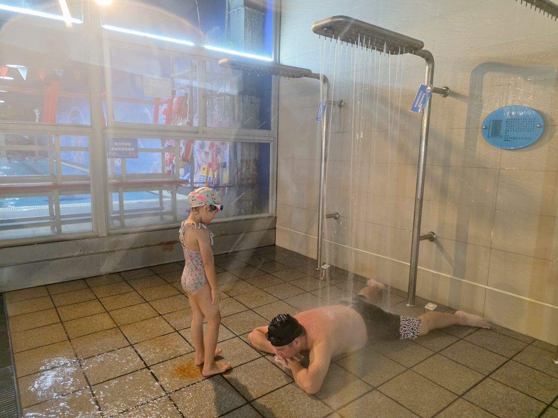 新北蘆洲親子玩水放電推薦! 樂飛翔親子運動樂園 室內溫水泳池.SPA按摩.滑水道 - 第17張圖 新北蘆洲親子玩水放電推薦! 樂飛翔親子運動樂園 室內溫水泳池.SPA按摩.滑水道