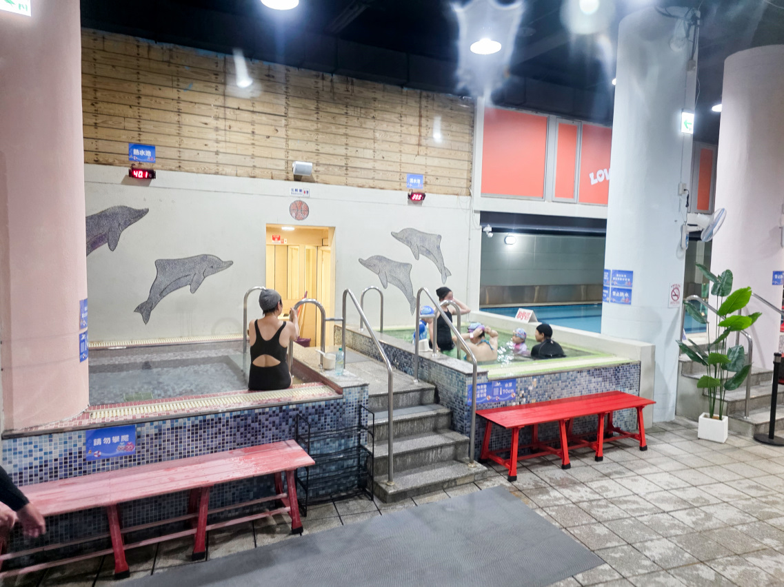 新北蘆洲親子玩水放電推薦! 樂飛翔親子運動樂園 室內溫水泳池.SPA按摩.滑水道 - 第11張圖 新北蘆洲親子玩水放電推薦! 樂飛翔親子運動樂園 室內溫水泳池.SPA按摩.滑水道