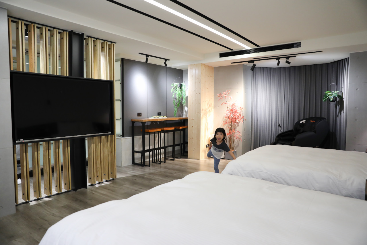 桃園Motel住宿推薦! IF漫旅館 超大浴缸+按摩椅 適合親子住宿 - 第1張圖 桃園Motel住宿推薦! IF漫旅館 超大浴缸+按摩椅 適合親子住宿