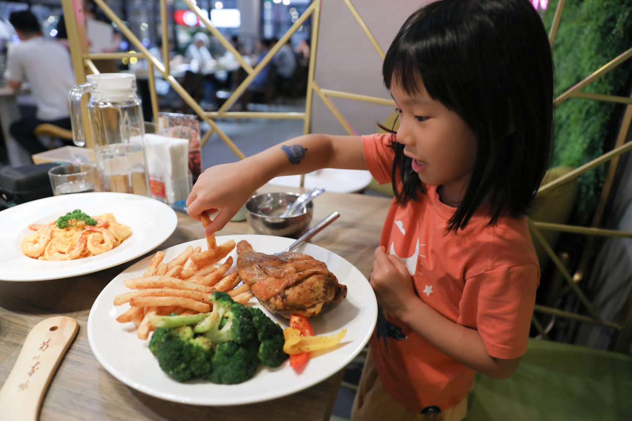 內湖聚餐推薦! 漫時生活 Leisure time 港墘站百坪質感咖啡廳! 義大利麵、手工披薩與手作甜點,平日不限時的晚餐放鬆好去處