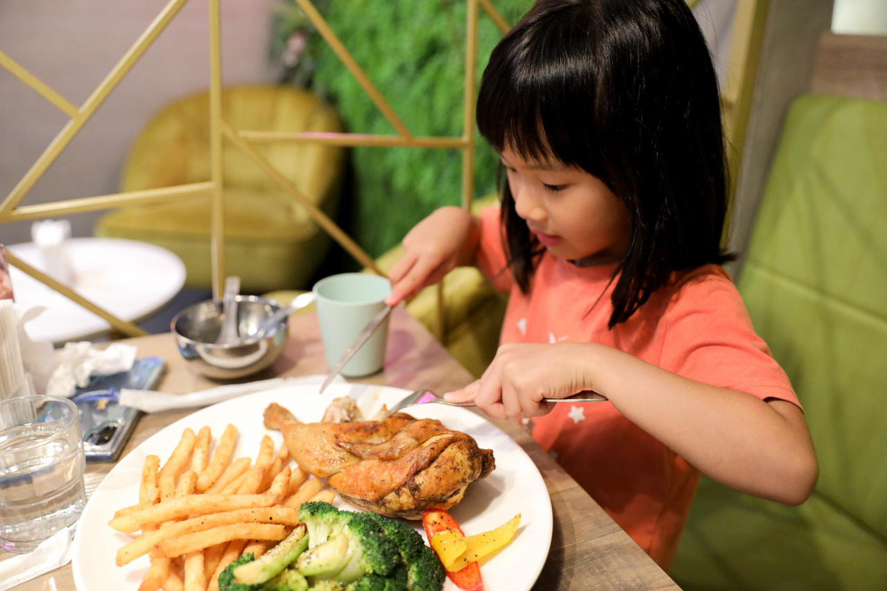 內湖聚餐推薦! 漫時生活 Leisure time 港墘站百坪質感咖啡廳! 義大利麵、手工披薩與手作甜點,平日不限時的晚餐放鬆好去處
