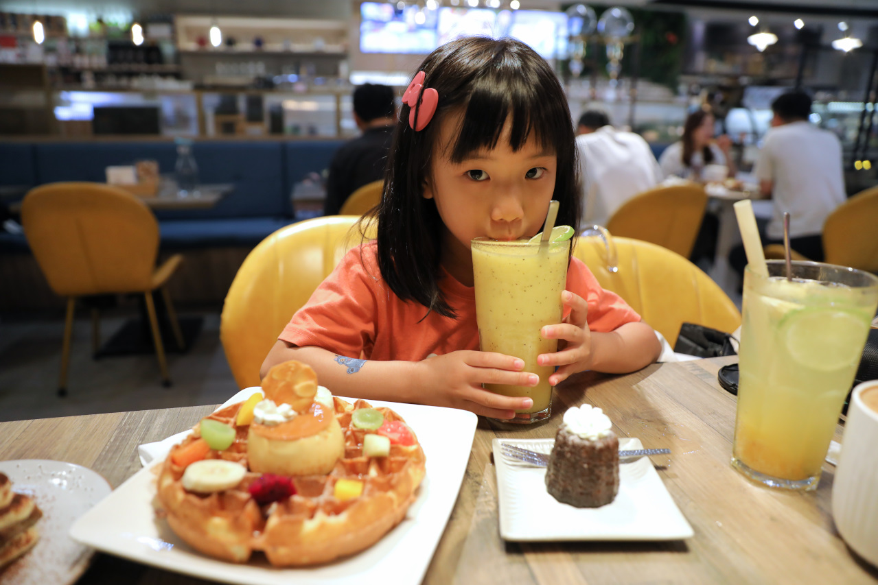 內湖聚餐推薦! 漫時生活 Leisure time 港墘站百坪質感咖啡廳! 義大利麵、手工披薩與手作甜點,平日不限時的晚餐放鬆好去處