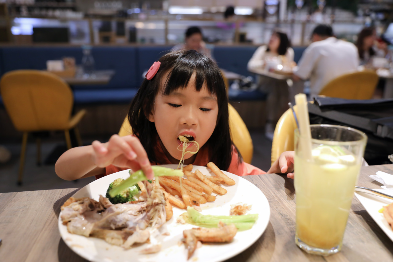 內湖聚餐推薦! 漫時生活 Leisure time 港墘站百坪質感咖啡廳! 義大利麵、手工披薩與手作甜點,平日不限時的晚餐放鬆好去處