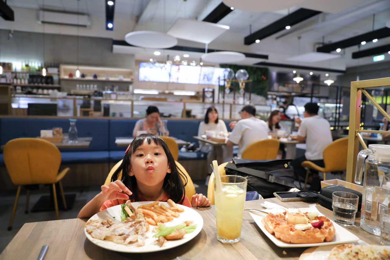 內湖聚餐推薦! 漫時生活 Leisure time 港墘站百坪質感咖啡廳! 義大利麵、手工披薩與手作甜點,平日不限時的晚餐放鬆好去處