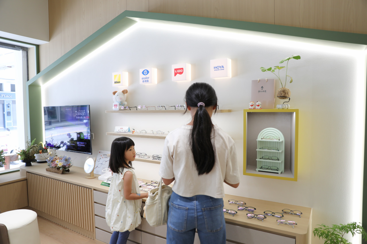 台北士林眼鏡店推薦!柚比眼鏡 質感空間與親子友善眼鏡行,兒童鏡框挑選心得 - 第8張圖 台北士林眼鏡店推薦!柚比眼鏡 質感空間與親子友善眼鏡行,兒童鏡框挑選心得