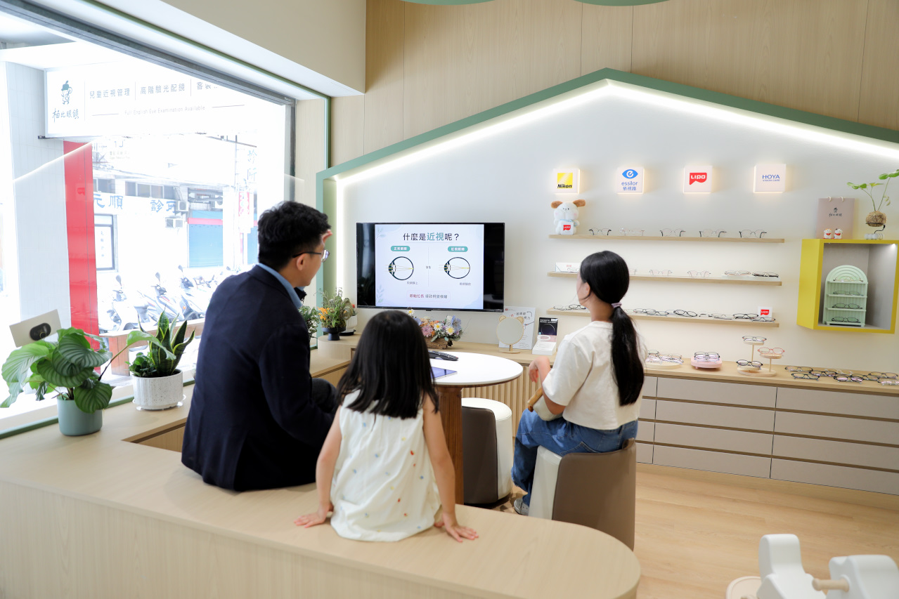 台北士林眼鏡店推薦!柚比眼鏡 質感空間與親子友善眼鏡行,兒童鏡框挑選心得 - 第29張圖 台北士林眼鏡店推薦!柚比眼鏡 質感空間與親子友善眼鏡行,兒童鏡框挑選心得